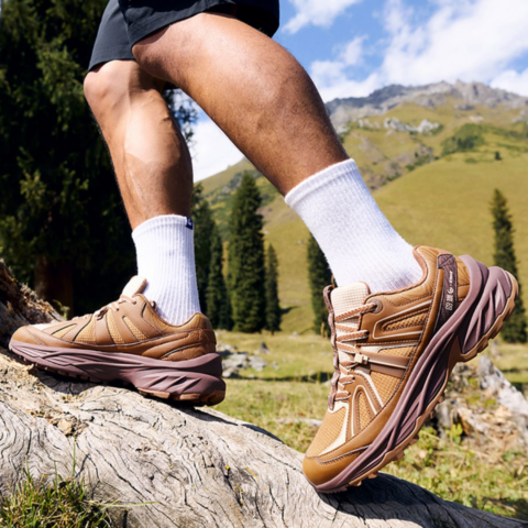 Erke Trail Slip Resistant, Abrasion Resistant, Coverage, And Rebound Low top Mountaineering Shoes Men’s Brown