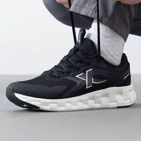 XTEP Cushioning, Wear Resistant Low top Casual Running Shoes Men’s Black