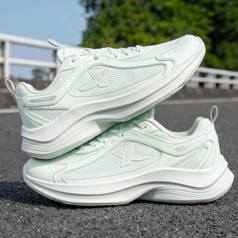 XTEP Breathable And Lightweight Low top Casual Running Shoes Women’s Light Fruit Green