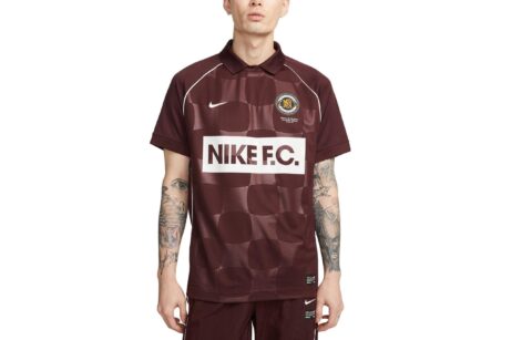 Nike Soccer Jerseys Men’s Bright Burgundy Red Moderate Straight Fit