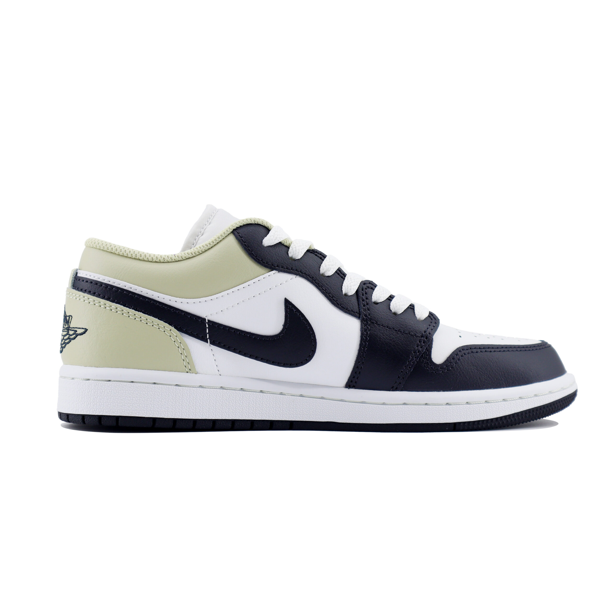 Jordan Air Jordan 1 Love Slip Resistant Abrasion Resistant Low top Vintage Basketball Shoes Unisex White Black