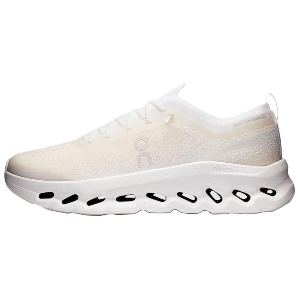 Cloudtilt Moon Zendaya x On ‘White Frost’