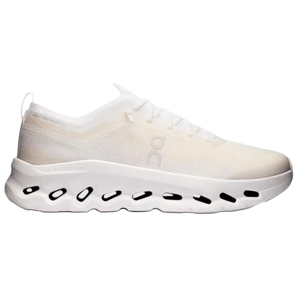 Cloudtilt Moon Zendaya x On ‘White Frost’