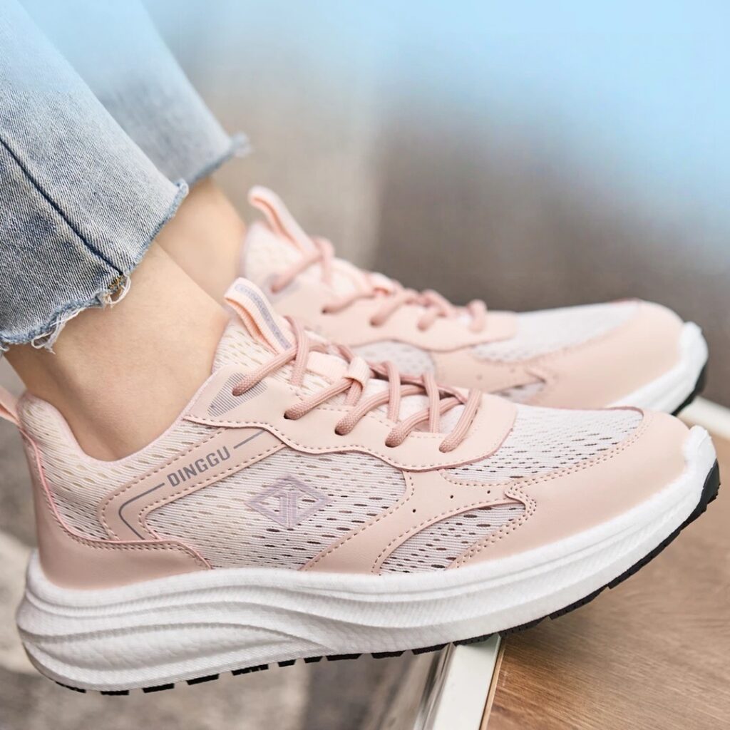 DINGGU Cushioning Slip Resistant Low top Casual Running Shoes Women’s Pink
