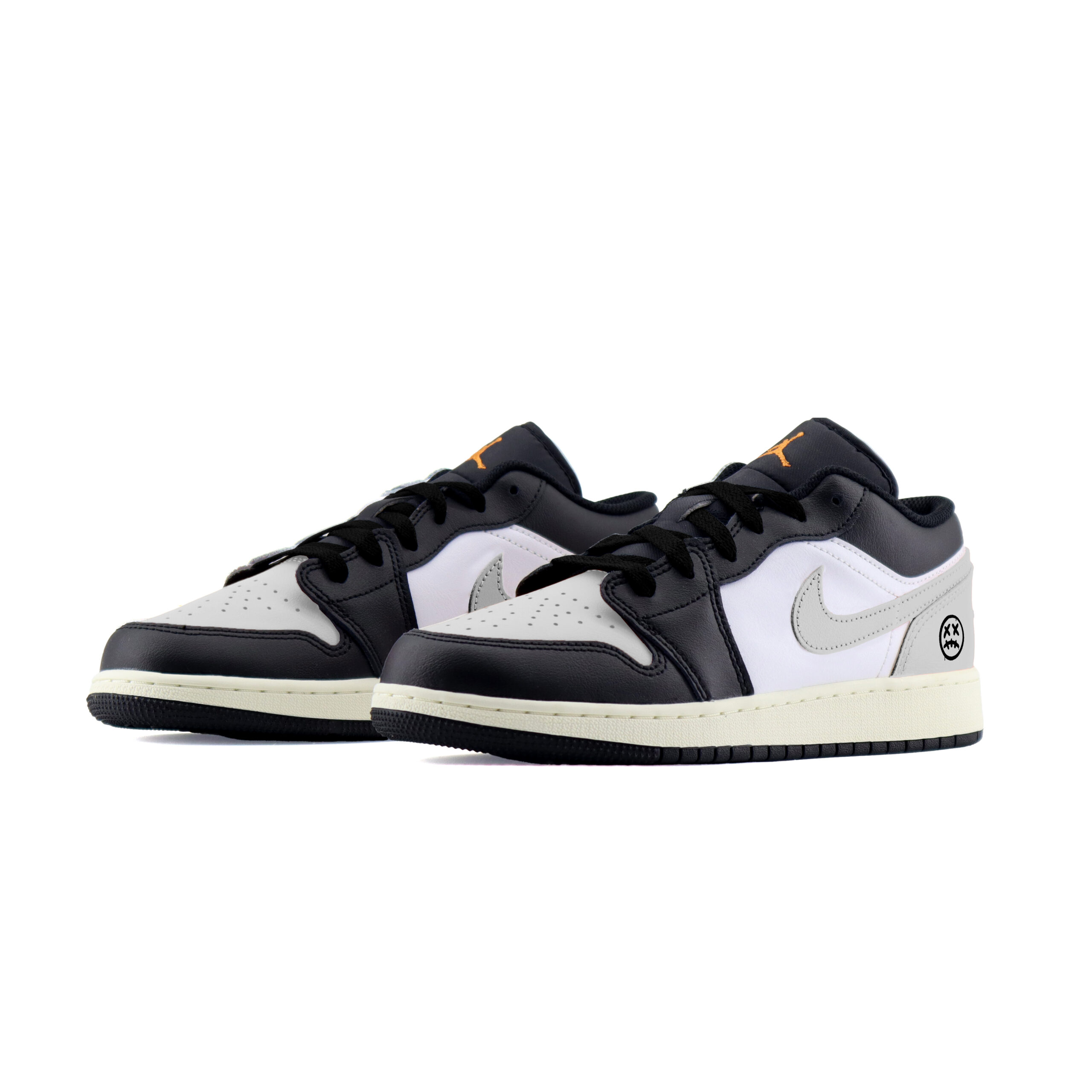 Jordan Air Jordan 1 Minimalist Fashion Abrasion Resistant Low top Vintage Basketball Shoes Unisex Black Silver