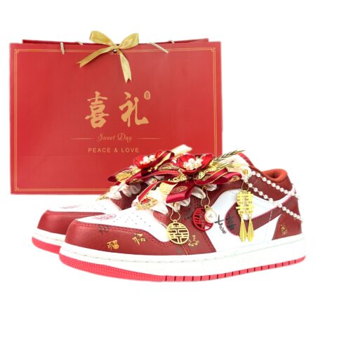Jordan Air Jordan 1 Cushioning, Wear Resistant Low top Vintage Basketball Shoes Unisex Red Gold