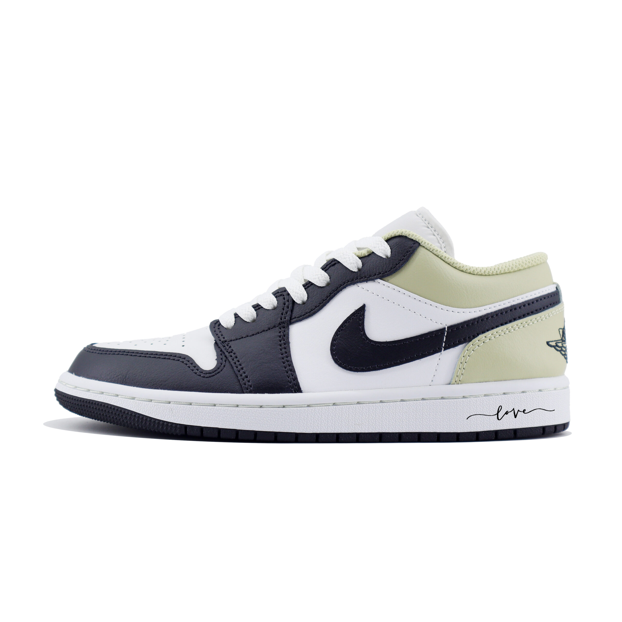 Jordan Air Jordan 1 Love Slip Resistant Abrasion Resistant Low top Vintage Basketball Shoes Unisex White Black