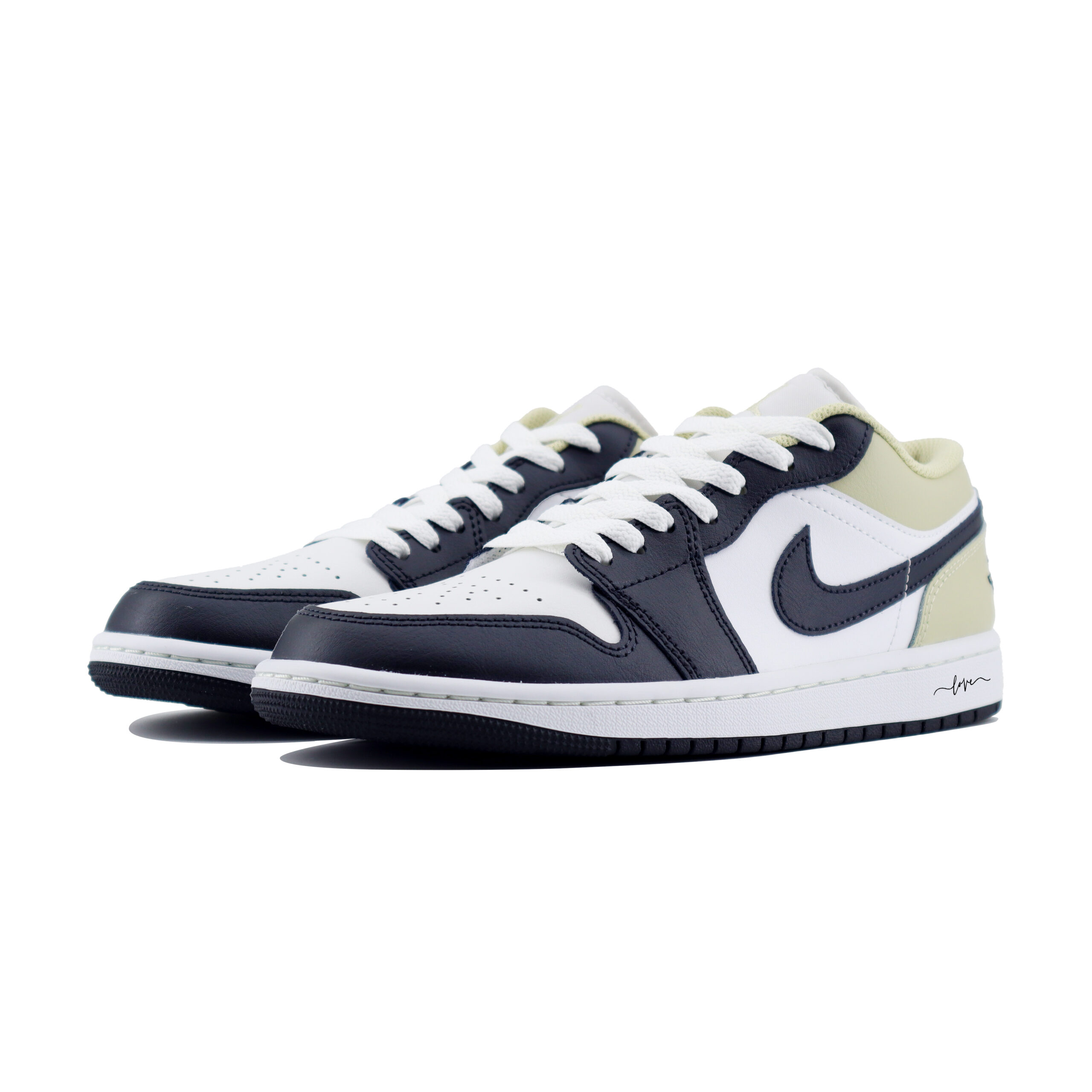 Jordan Air Jordan 1 Love Slip Resistant Abrasion Resistant Low top Vintage Basketball Shoes Unisex White Black