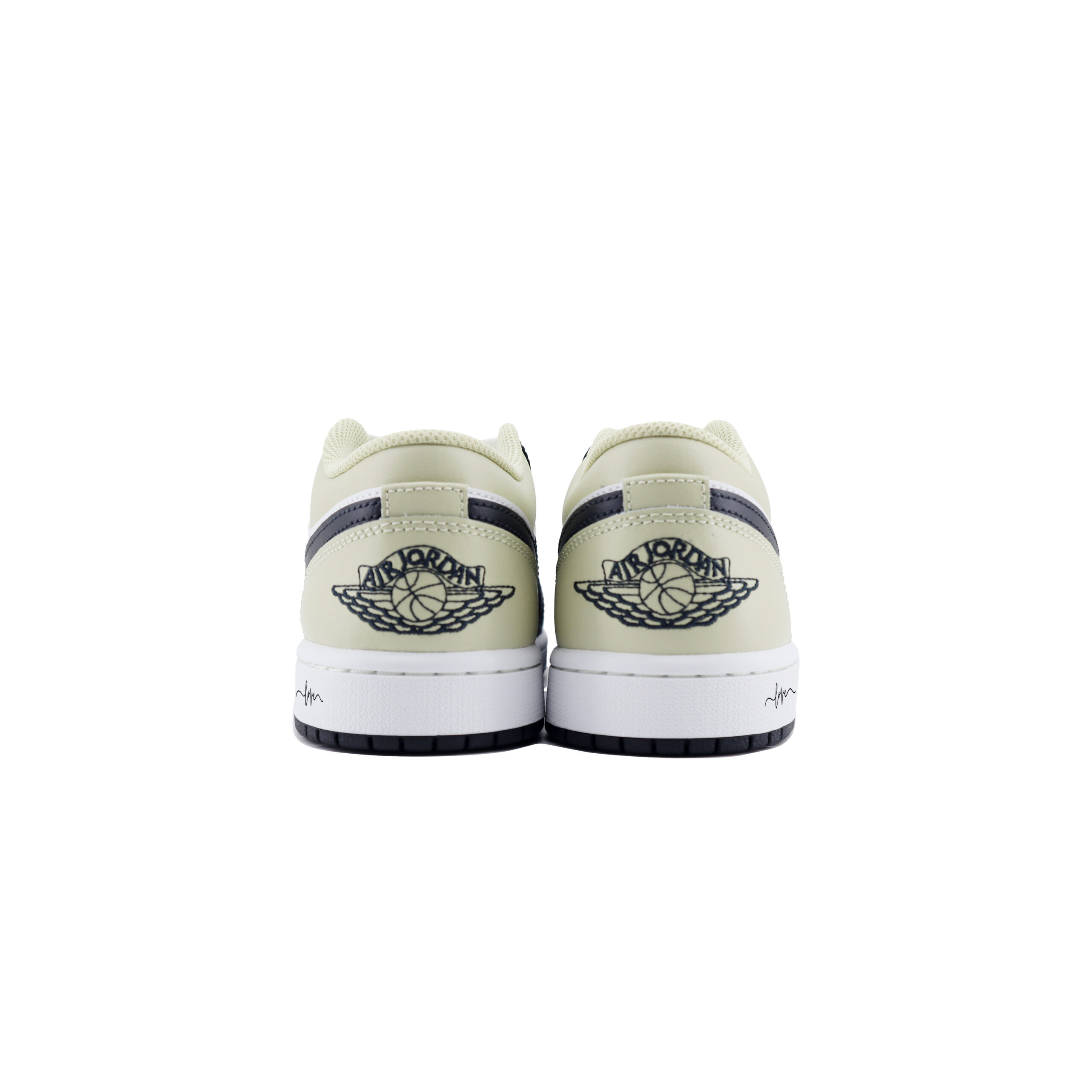 Jordan Air Jordan 1 Love Slip Resistant Abrasion Resistant Low top Vintage Basketball Shoes Unisex White Black
